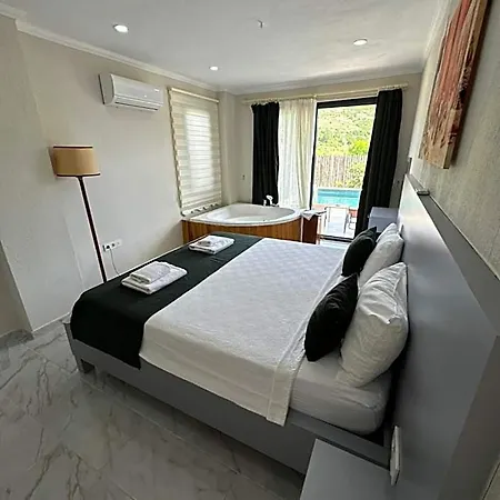 Medis Villalari * Kaş